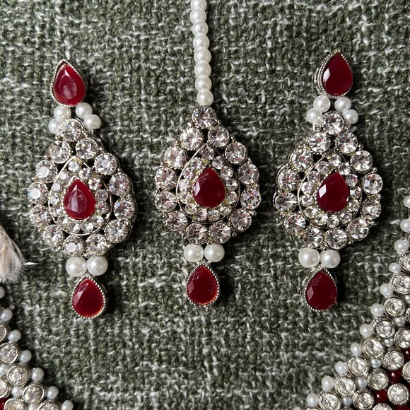 White and gold stone jewelry set - Picture 3 of 6